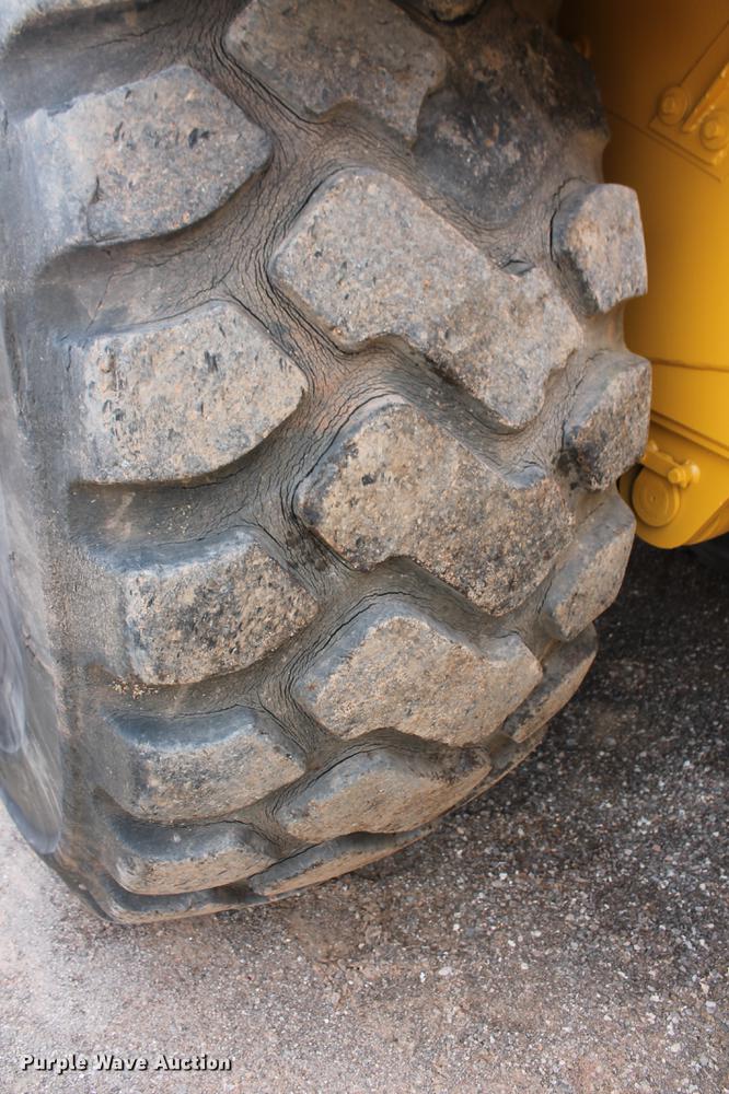 image for item DD5298 2005 Caterpillar 615C elevating scraper