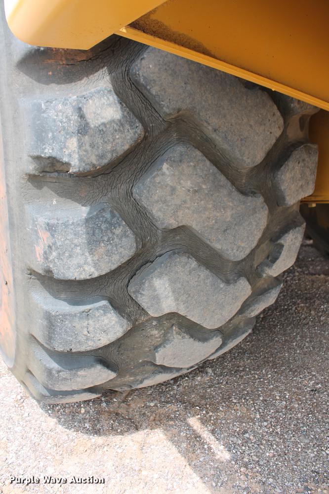 image for item DD5298 2005 Caterpillar 615C elevating scraper