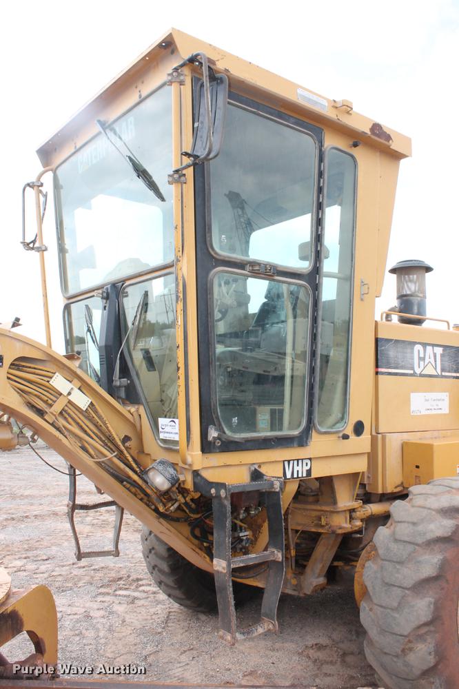 image for item DD5299 2002 Caterpillar 140H VHP motor grader