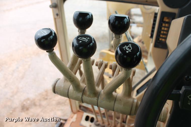 image for item DD5299 2002 Caterpillar 140H VHP motor grader