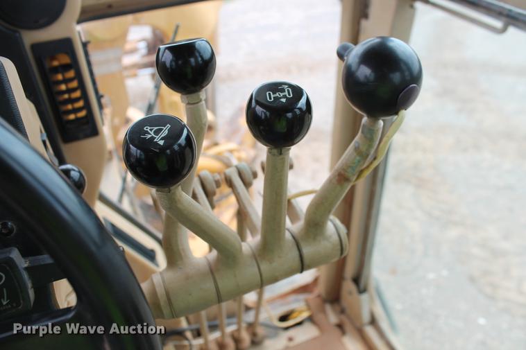 image for item DD5299 2002 Caterpillar 140H VHP motor grader