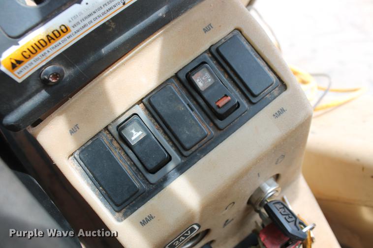 image for item DD5299 2002 Caterpillar 140H VHP motor grader