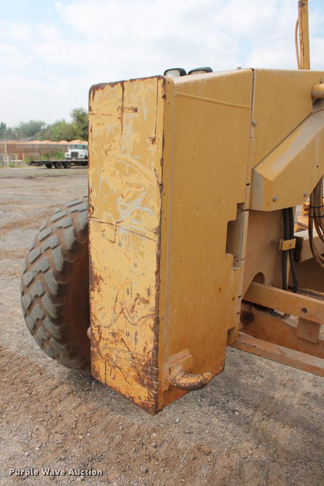 image for item DD5299 2002 Caterpillar 140H VHP motor grader