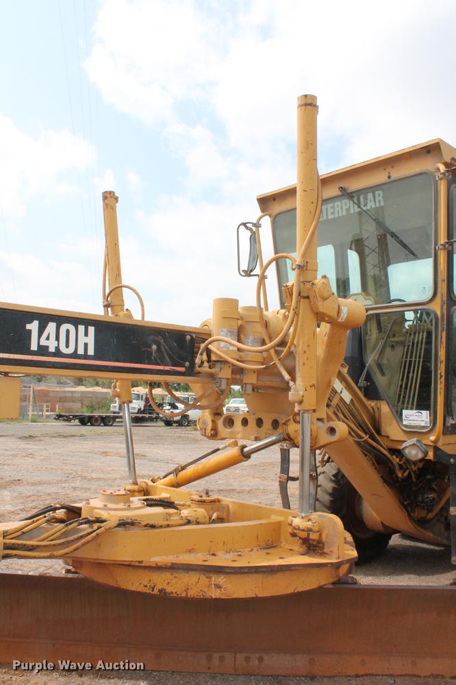 image for item DD5299 2002 Caterpillar 140H VHP motor grader