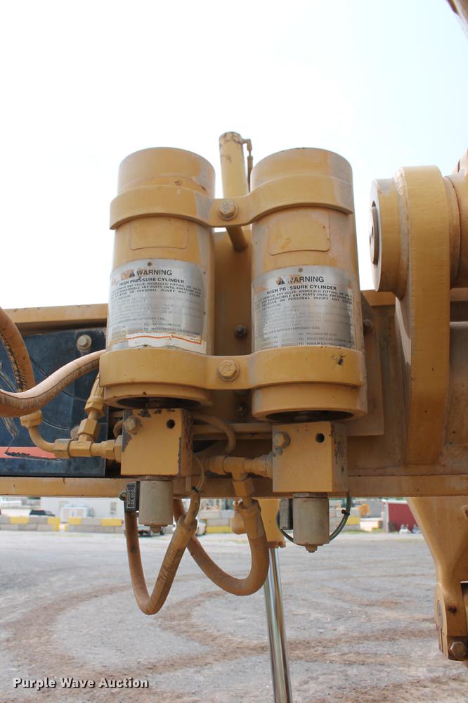 image for item DD5299 2002 Caterpillar 140H VHP motor grader