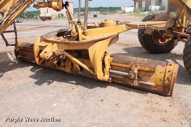 image for item DD5299 2002 Caterpillar 140H VHP motor grader