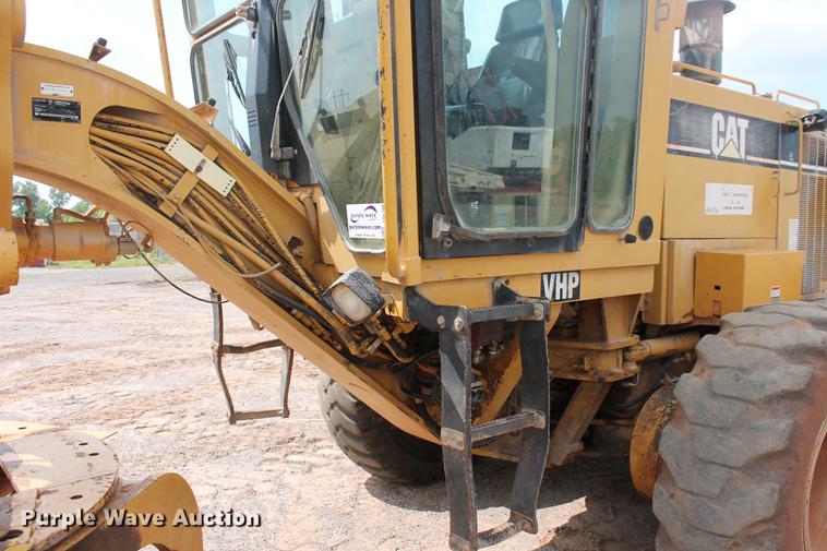 image for item DD5299 2002 Caterpillar 140H VHP motor grader