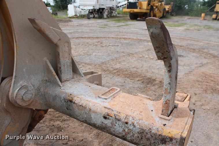 image for item DD5299 2002 Caterpillar 140H VHP motor grader