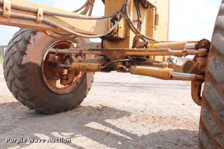 image for item DD5299 2002 Caterpillar 140H VHP motor grader