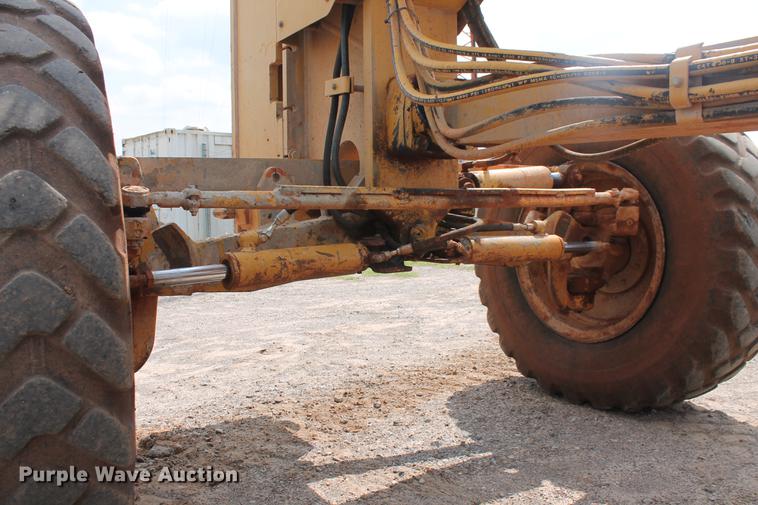 image for item DD5299 2002 Caterpillar 140H VHP motor grader