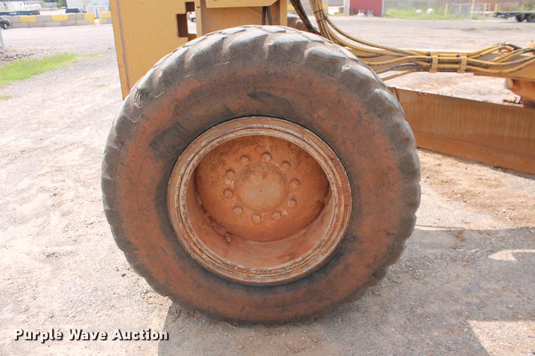 image for item DD5299 2002 Caterpillar 140H VHP motor grader