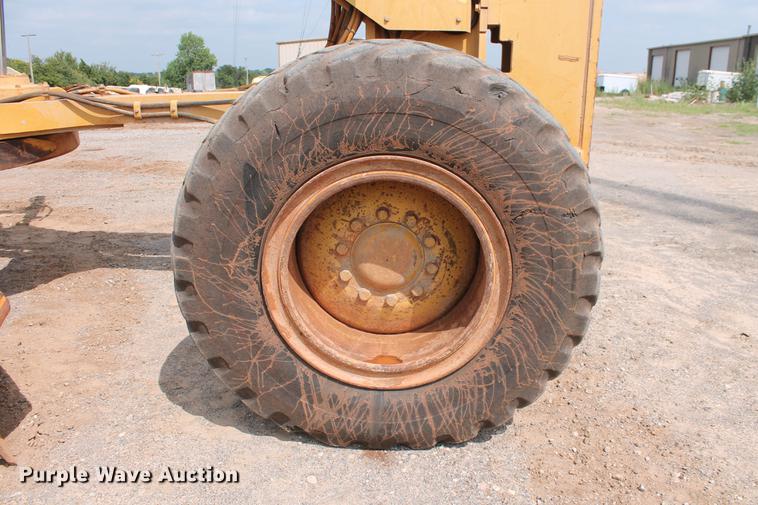 image for item DD5299 2002 Caterpillar 140H VHP motor grader