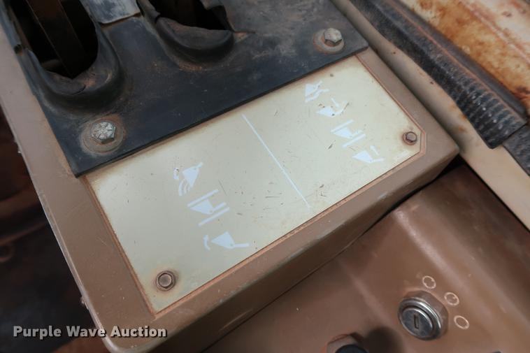 image for item DD5316 1993 Caterpillar 936F wheel loader