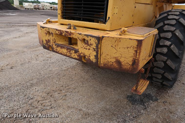 image for item DD5316 1993 Caterpillar 936F wheel loader