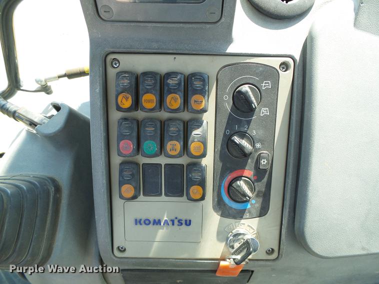 image for item DD5841 2006 Komatsu WB146 backhoe