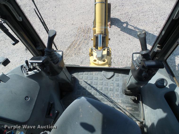 image for item DD5841 2006 Komatsu WB146 backhoe