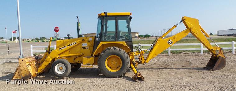 image for item DD5842 1988 John Deere 210C backhoe
