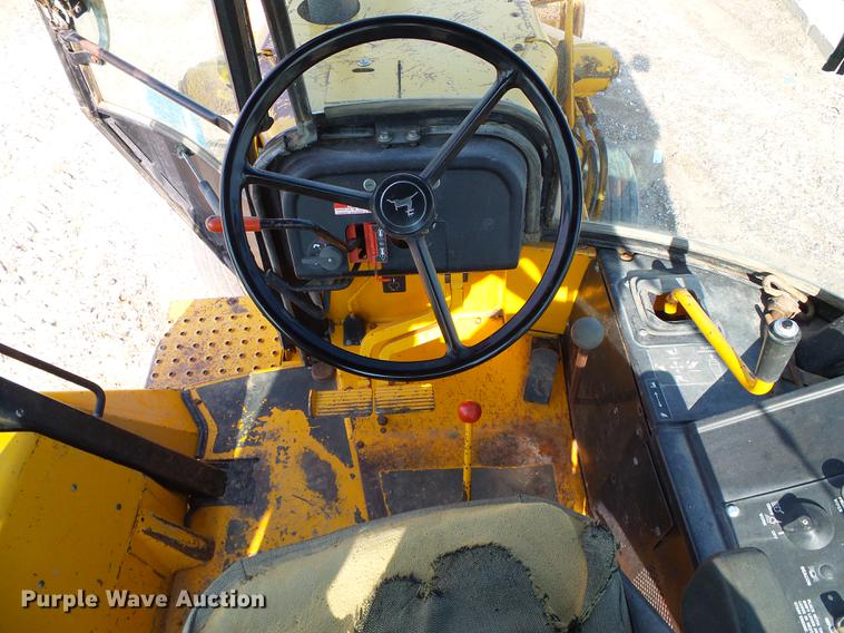 image for item DD5842 1988 John Deere 210C backhoe