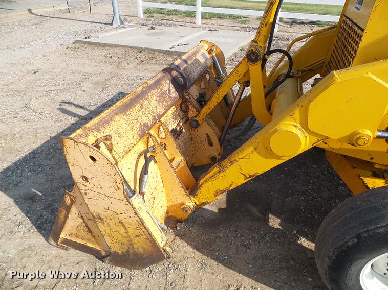 image for item DD5842 1988 John Deere 210C backhoe