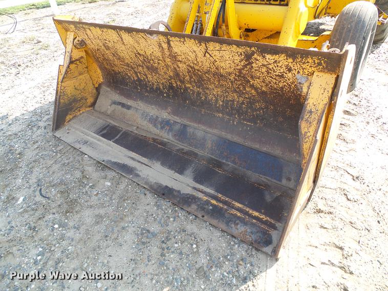 image for item DD5842 1988 John Deere 210C backhoe