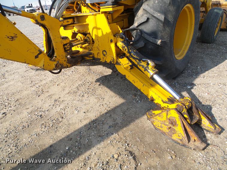 image for item DD5842 1988 John Deere 210C backhoe