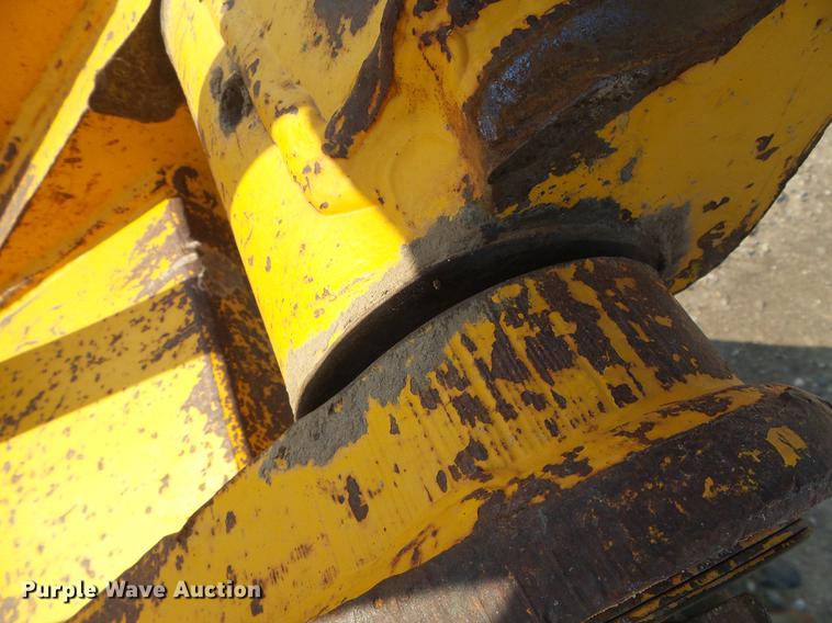 image for item DD5842 1988 John Deere 210C backhoe