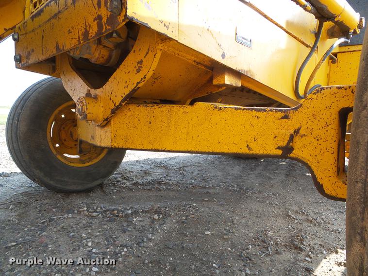 image for item DD5842 1988 John Deere 210C backhoe