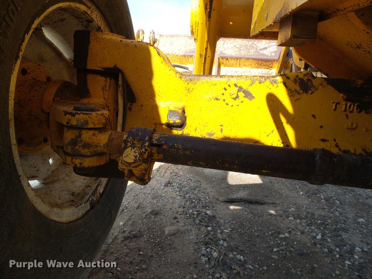 image for item DD5842 1988 John Deere 210C backhoe