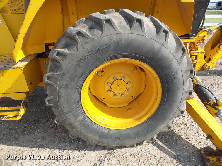 image for item DD5842 1988 John Deere 210C backhoe