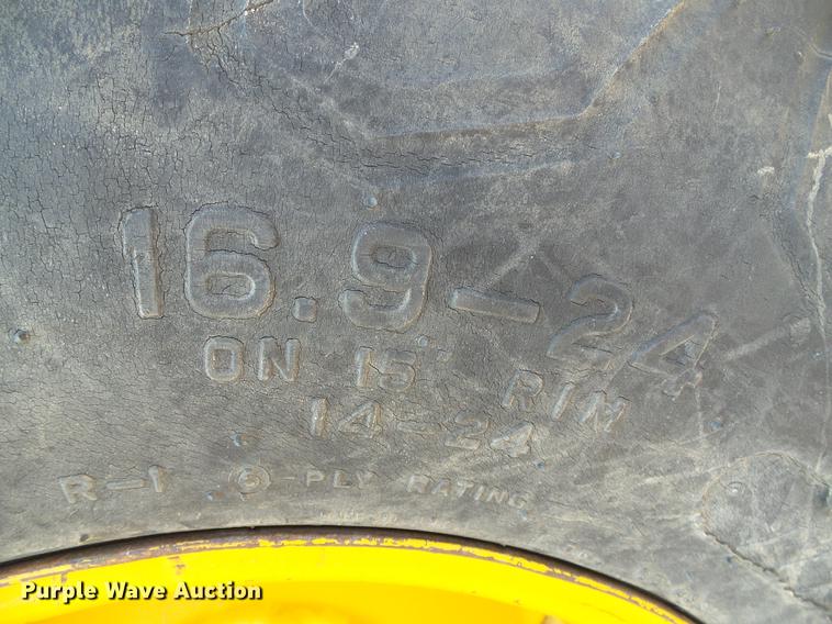 image for item DD5842 1988 John Deere 210C backhoe