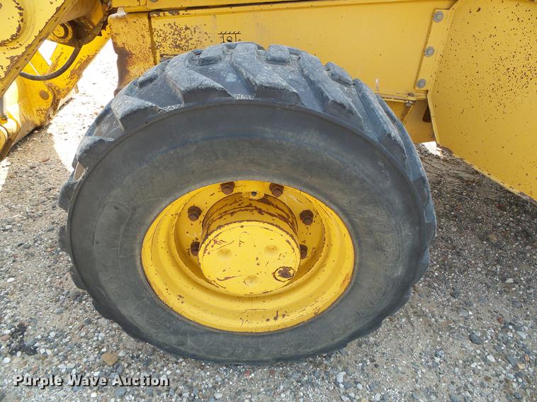 image for item DD5843 1996 John Deere 310D backhoe