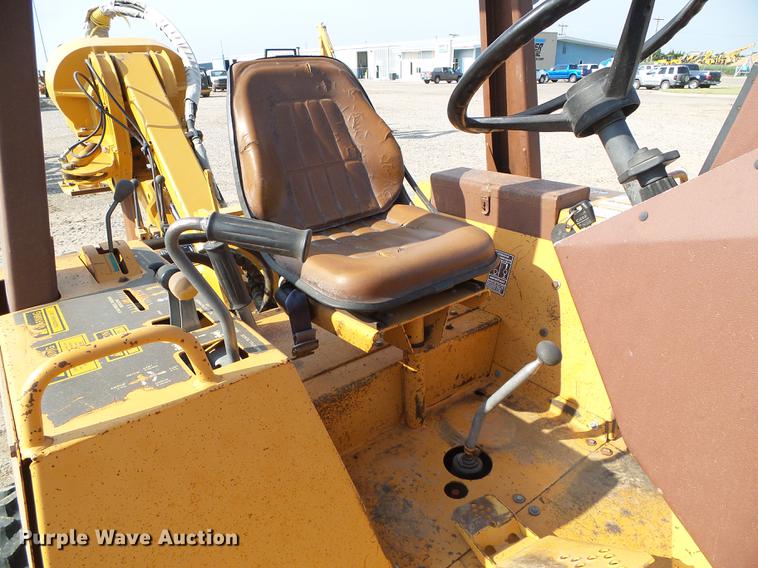 image for item DD5846 1994 Case 860 vibratory cable plow