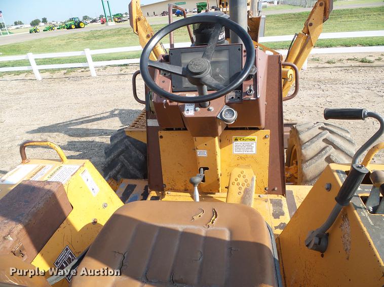 image for item DD5846 1994 Case 860 vibratory cable plow