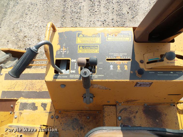 image for item DD5846 1994 Case 860 vibratory cable plow