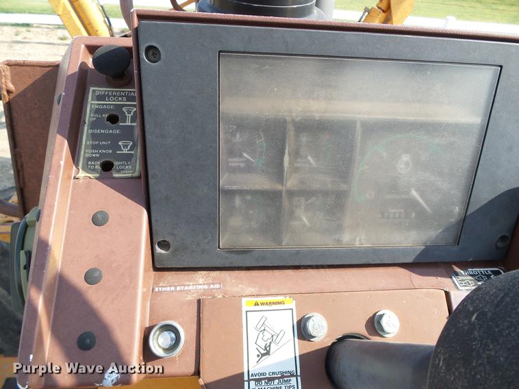 image for item DD5846 1994 Case 860 vibratory cable plow