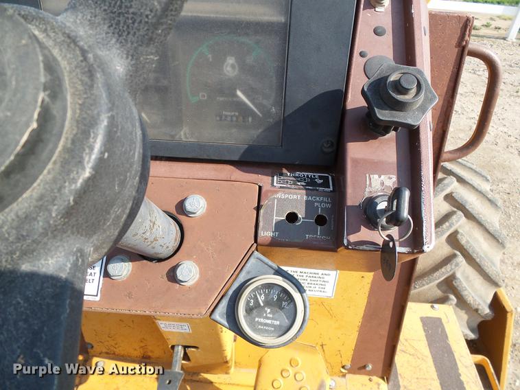 image for item DD5846 1994 Case 860 vibratory cable plow