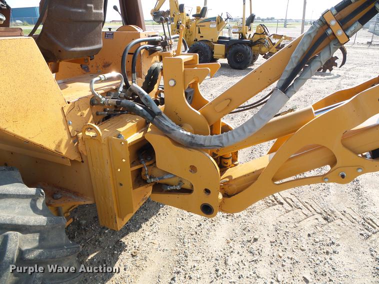 image for item DD5846 1994 Case 860 vibratory cable plow
