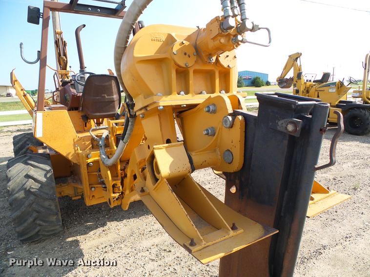 image for item DD5846 1994 Case 860 vibratory cable plow