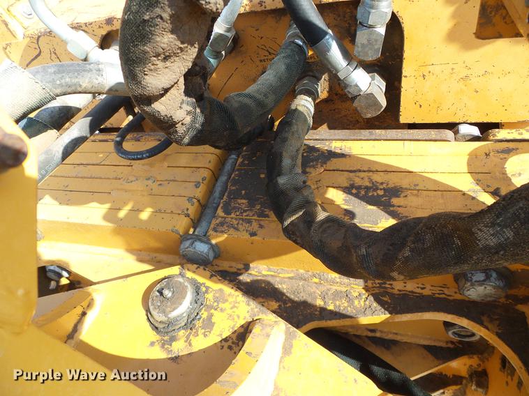image for item DD5846 1994 Case 860 vibratory cable plow