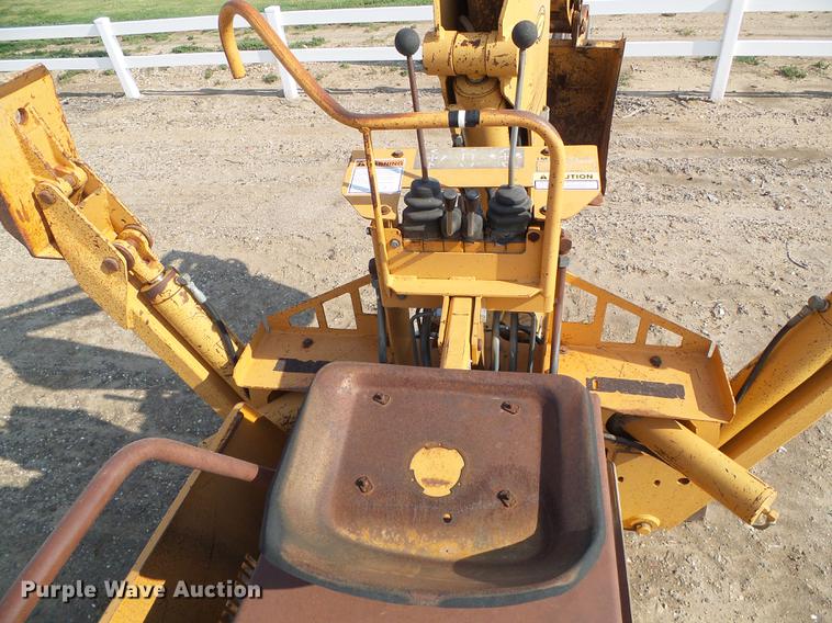 image for item DD5846 1994 Case 860 vibratory cable plow