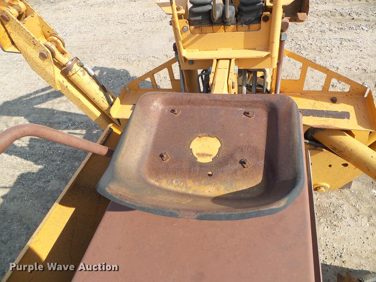 image for item DD5846 1994 Case 860 vibratory cable plow