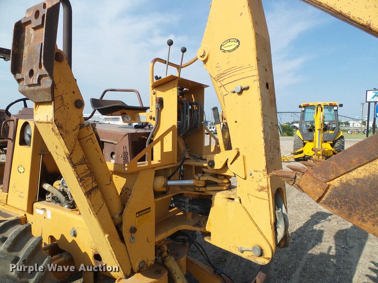 image for item DD5846 1994 Case 860 vibratory cable plow