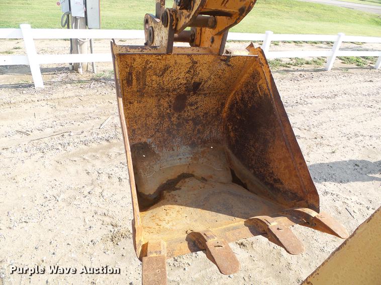 image for item DD5846 1994 Case 860 vibratory cable plow