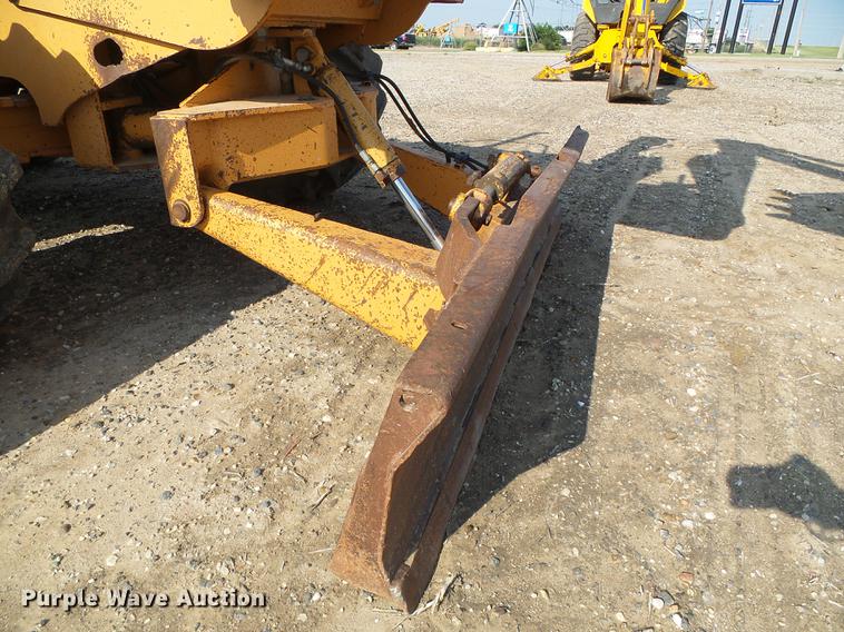 image for item DD5846 1994 Case 860 vibratory cable plow