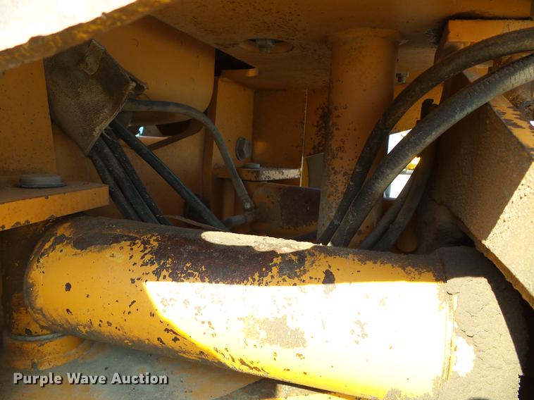 image for item DD5846 1994 Case 860 vibratory cable plow