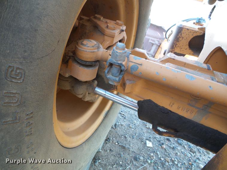 image for item DD5846 1994 Case 860 vibratory cable plow