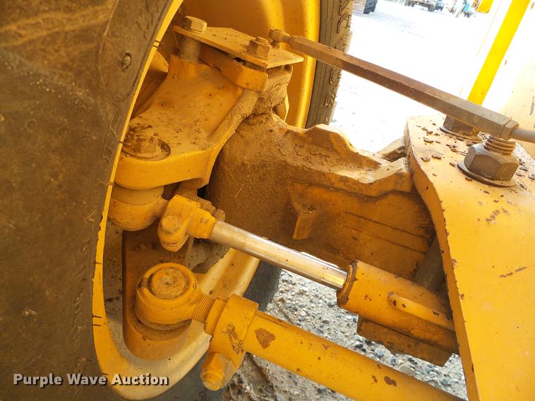 image for item DD5846 1994 Case 860 vibratory cable plow