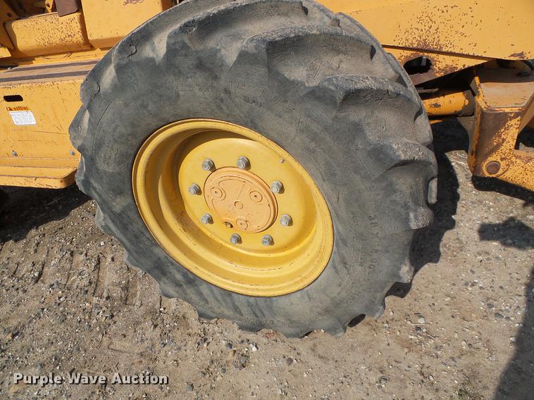 image for item DD5846 1994 Case 860 vibratory cable plow