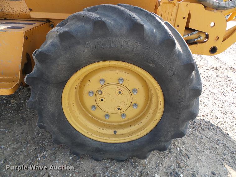 image for item DD5846 1994 Case 860 vibratory cable plow