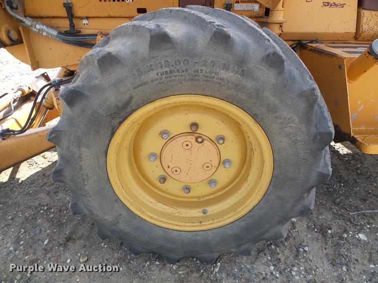 image for item DD5846 1994 Case 860 vibratory cable plow